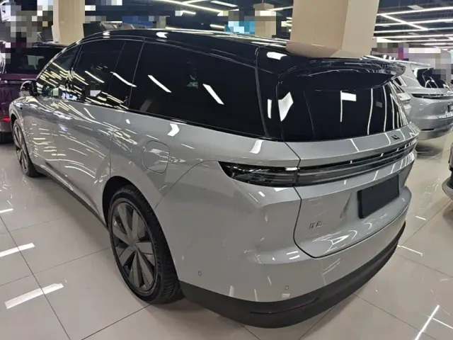 Li Auto i8 — Фото автомобиля 4