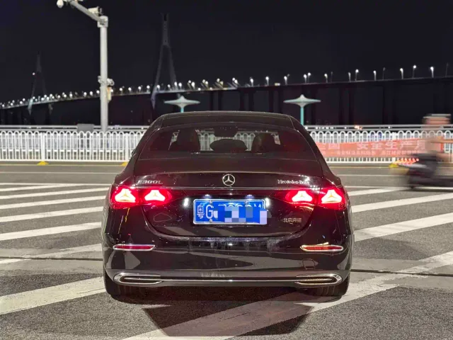Mercedes-Benz E-Class — Фото автомобиля 8