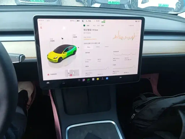 Tesla Model 3 — Фото автомобиля 12