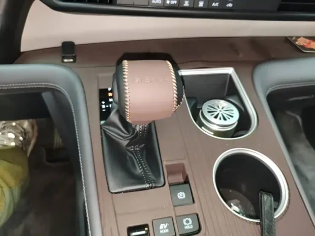 Toyota Sienna — Фото автомобиля 13