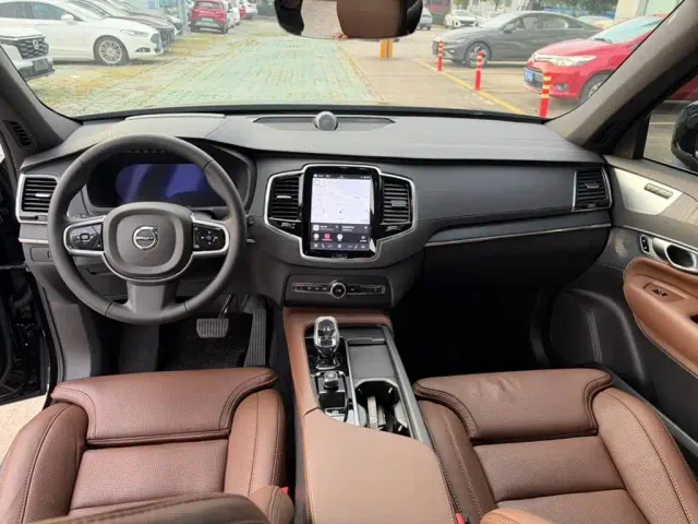 Volvo XC90 — Фото автомобиля 5