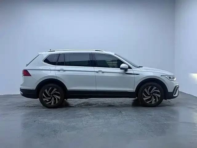 Volkswagen Tiguan L — Фото автомобиля 2
