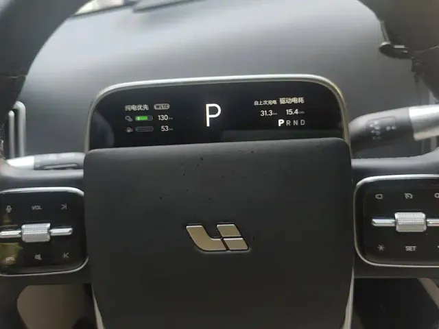 Li Auto L8 — Фото автомобиля 14