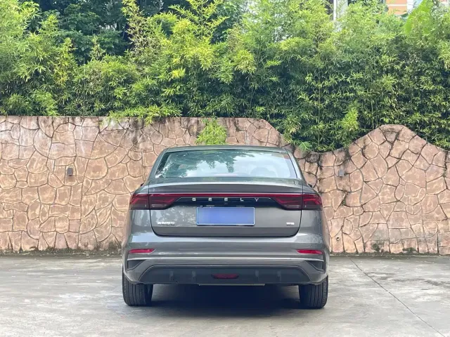 Geely Emgrand — Фото автомобиля 5