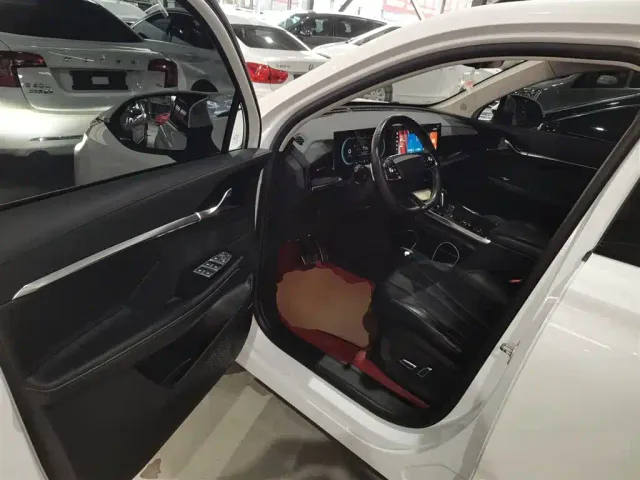 Roewe RX5 eMAX — Фото автомобиля 15