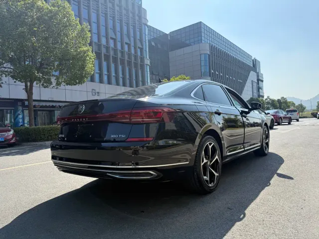 Volkswagen Passat — Фото автомобиля 8