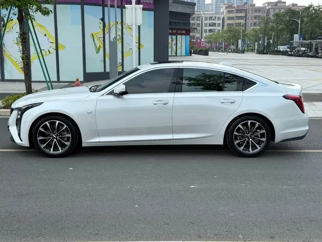 Cadillac CT5 — Фото автомобиля 9