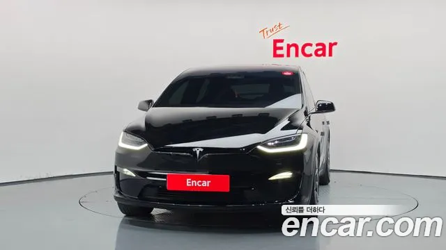 Tesla Model X — Фото автомобиля 3