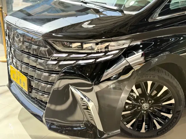 Toyota Alphard — Фото автомобиля 5