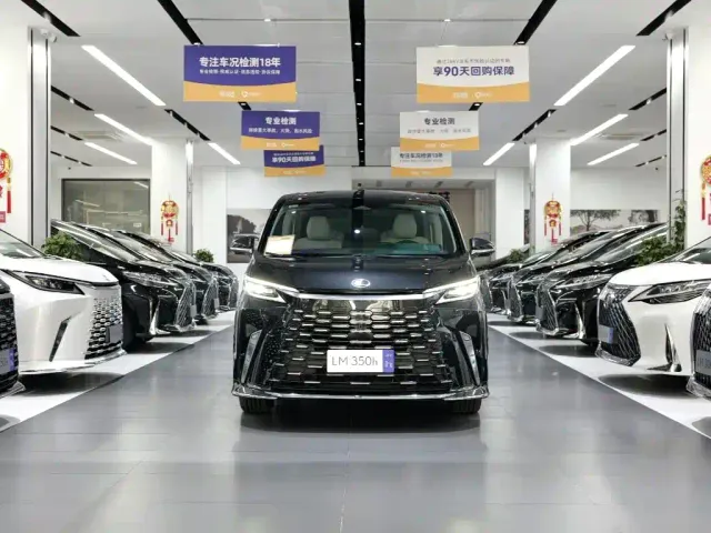 Lexus LM — Фото автомобиля 3