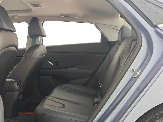Hyundai Elantra — Фото автомобиля 8