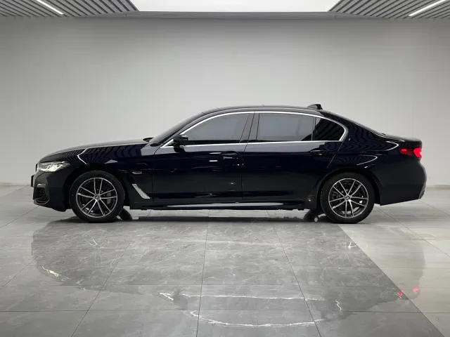 BMW 5 Series — Фото автомобиля 9