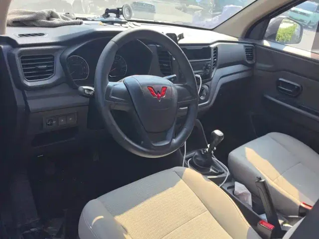 Wuling Hongguang V — Фото автомобиля 12