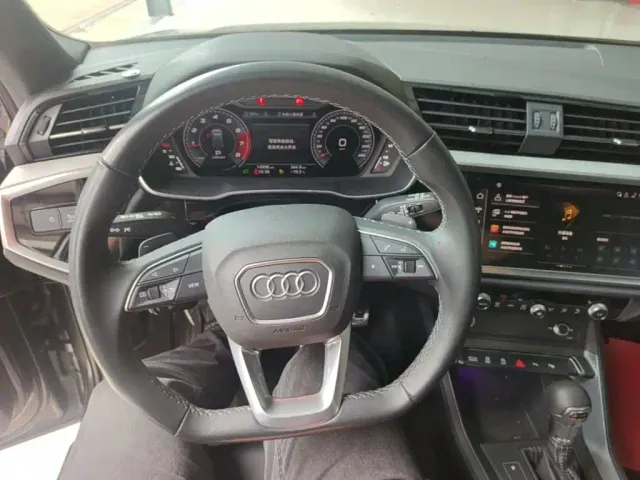 Audi Q3 — Фото автомобиля 10