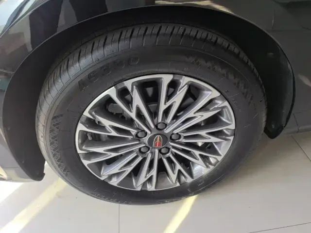 Hongqi H5 — Фото автомобиля 22