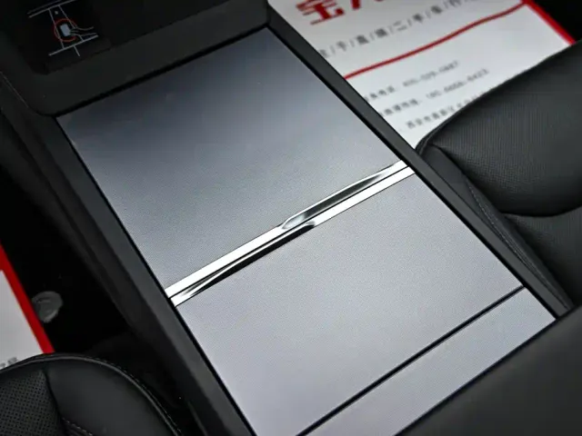 Tesla Model 3 — Фото автомобиля 18