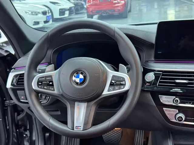 BMW 5 Series — Фото автомобиля 10