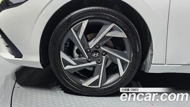 Hyundai AVANTE — Фото автомобиля 2
