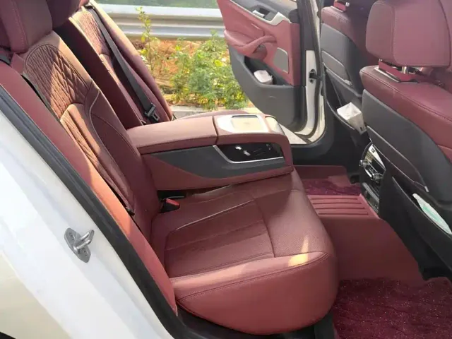 BMW 5 Series — Фото автомобиля 7