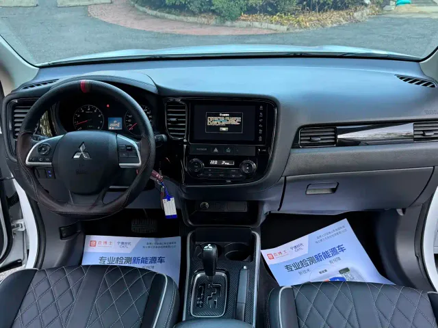 Mitsubishi Outlander — Фото автомобиля 17