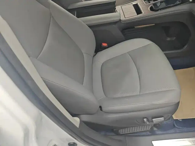 Toyota Granvia 2022 2.5L Hybrid Premium Edition — Фото автомобиля 24