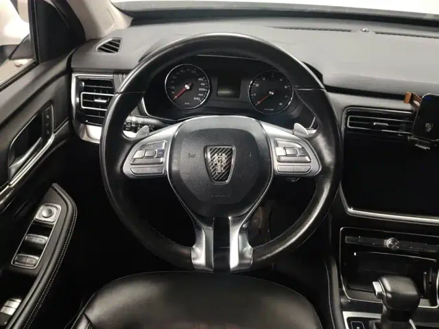 Roewe RX8 — Фото автомобиля 15