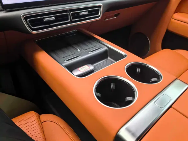 Li Auto Li Xiang L9 2024 Model Ultra — Фото автомобиля 9
