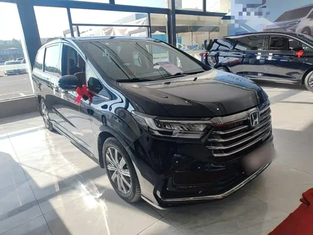 Honda Odyssey — Фото автомобиля 3
