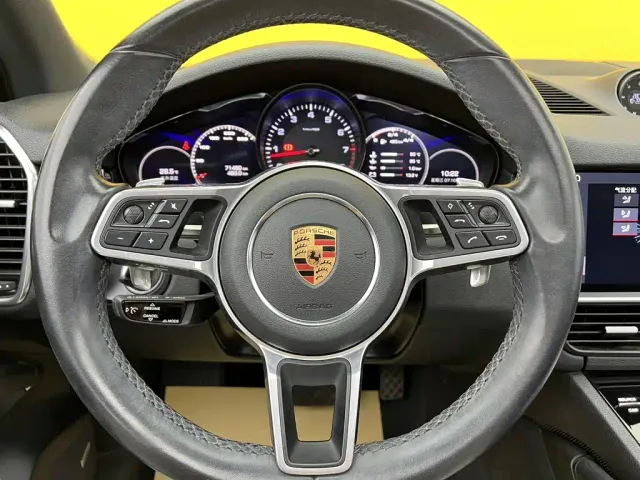 Porsche Cayenne — Фото автомобиля 14