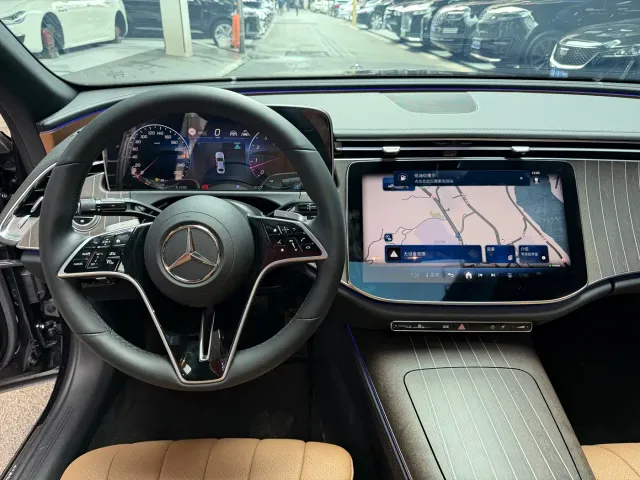 Mercedes-Benz E-Class — Фото автомобиля 12