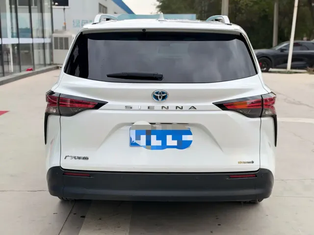Toyota Sienna — Фото автомобиля 5