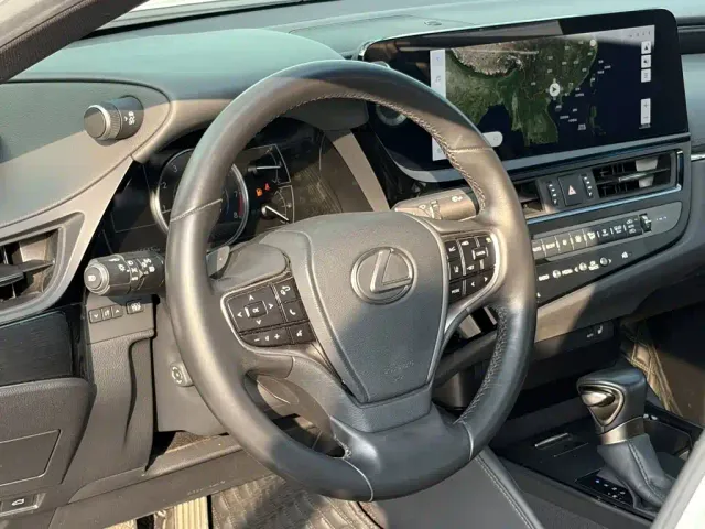 Lexus ES — Фото автомобиля 11