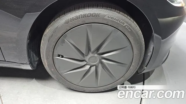 Tesla Model 3 — Фото автомобиля 21