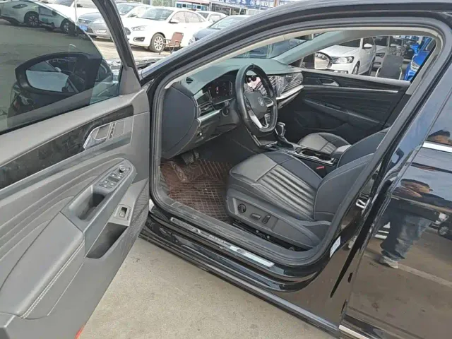 Volkswagen Passat — Фото автомобиля 15