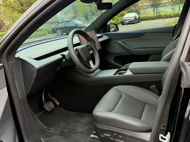 Tesla Model Y — Фото автомобиля 10