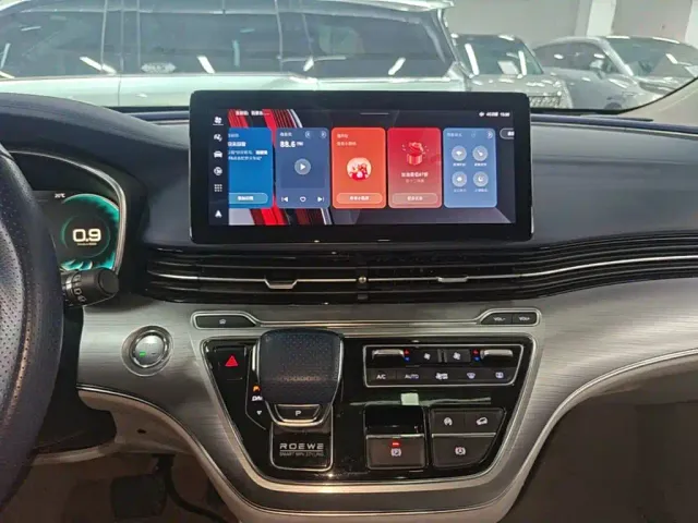 Roewe iMAX8 — Фото автомобиля 12