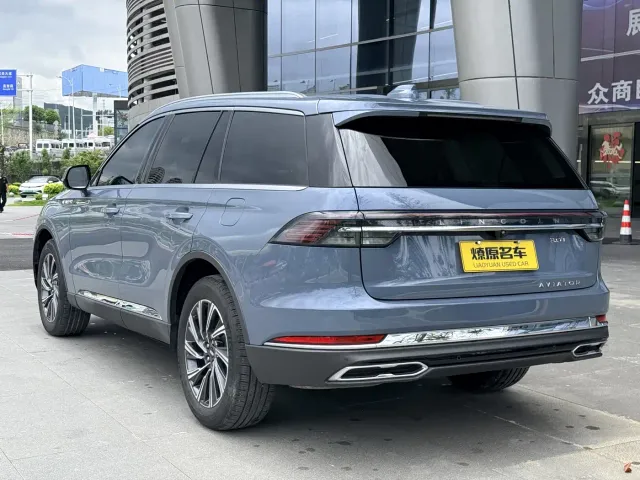 Lincoln Aviator — Фото автомобиля 5