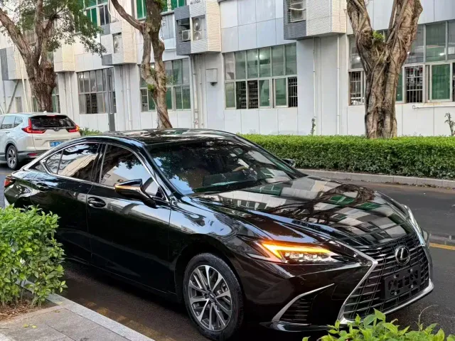 Lexus ES — Фото автомобиля 3