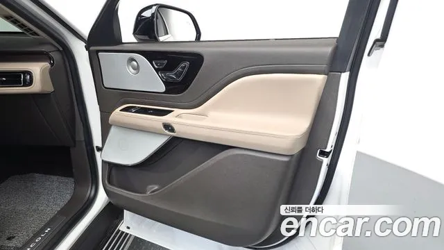 Lincoln Aviator 2nd Gen — Фото автомобиля 13