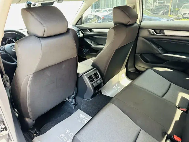 Honda Accord — Фото автомобиля 10