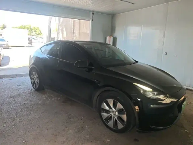 Tesla Model Y — Фото автомобиля 3