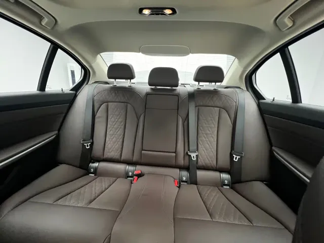 BMW 3 Series — Фото автомобиля 15