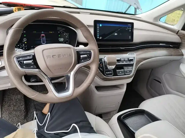 Roewe iMAX8 — Фото автомобиля 9