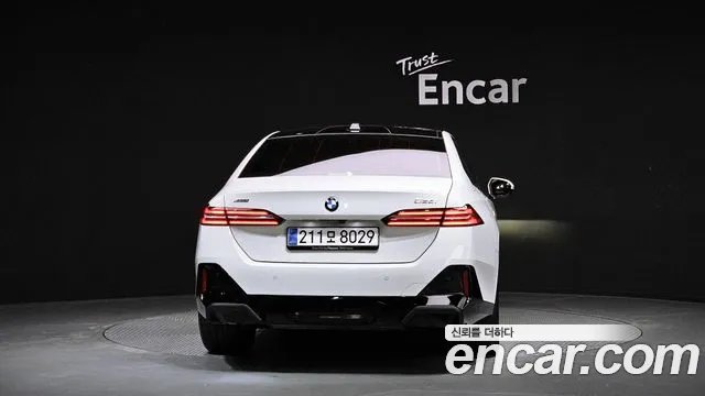 BMW 5-Series 5 серия (G60) 530i xDrive M Sport — Фото автомобиля 4