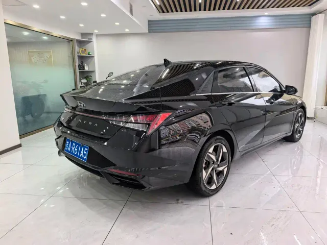 Hyundai Elantra — Фото автомобиля 4