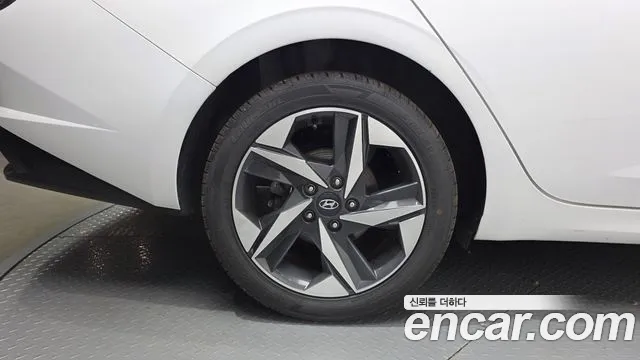 Hyundai Avante CN7 — Фото автомобиля 5