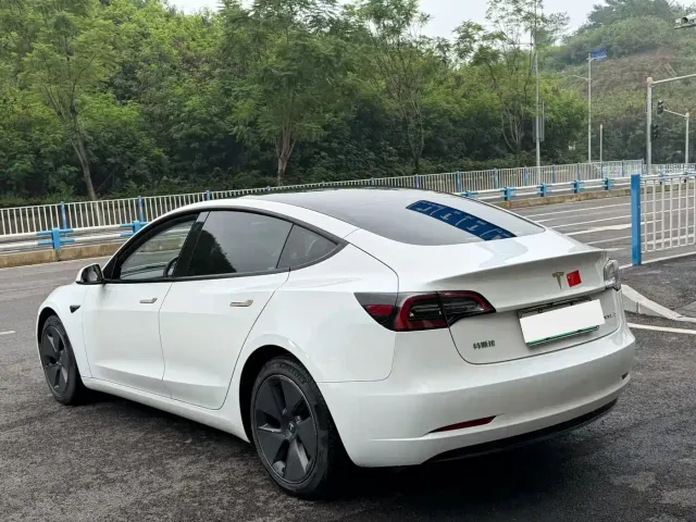 Tesla Model 3 — Фото автомобиля 7