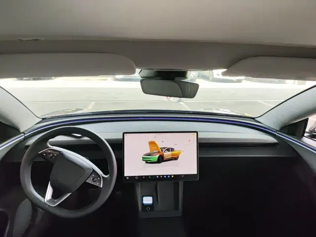 Tesla Model 3 — Фото автомобиля 7