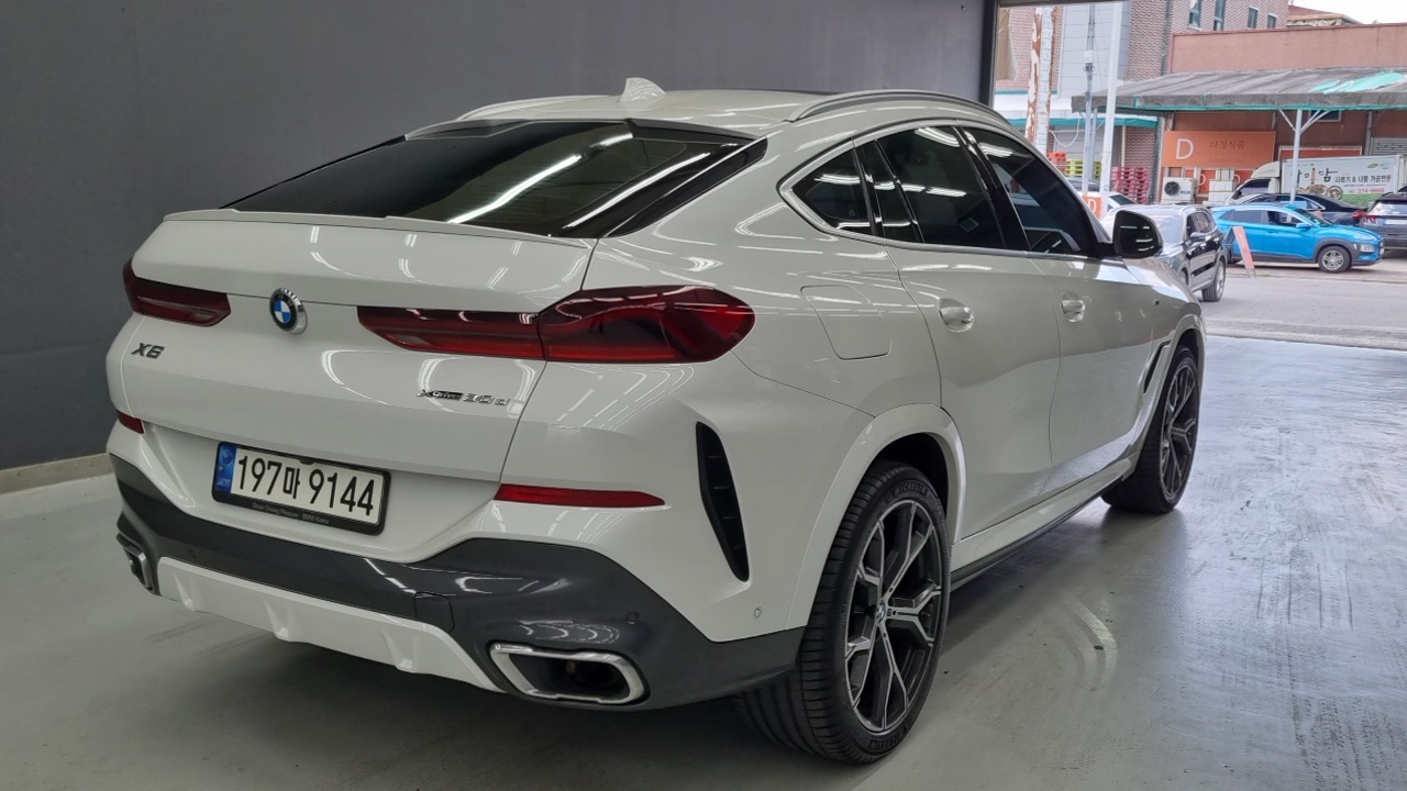 BMW X6 — Фото автомобиля 2
