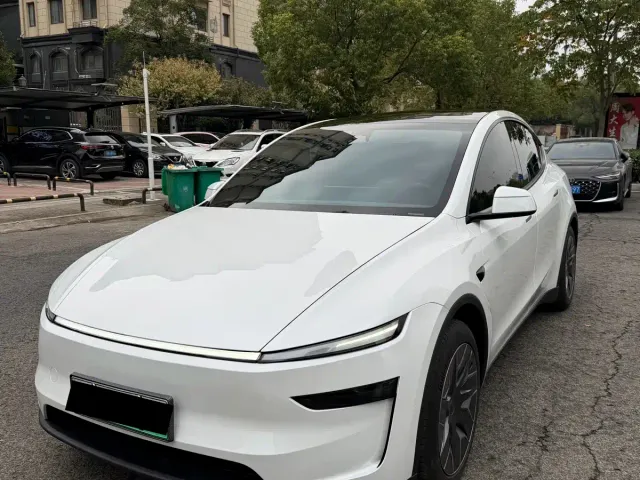 Фотография автомобиля — Tesla Model Y L